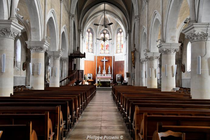 Intérieur de l'église de Luzy