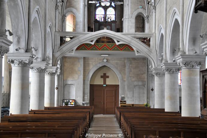 Intérieur de l'église de Luzy