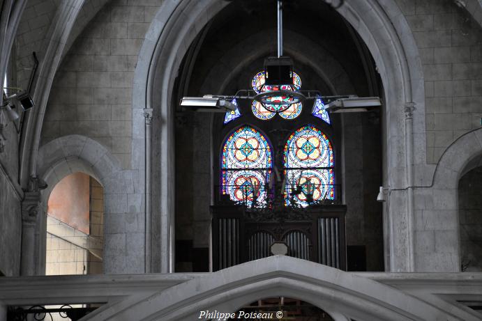 Intérieur de l'église de Luzy