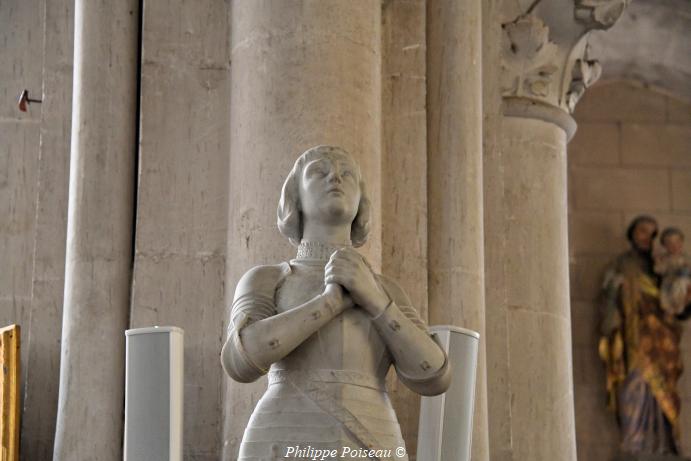 Intérieur de l'église de Luzy