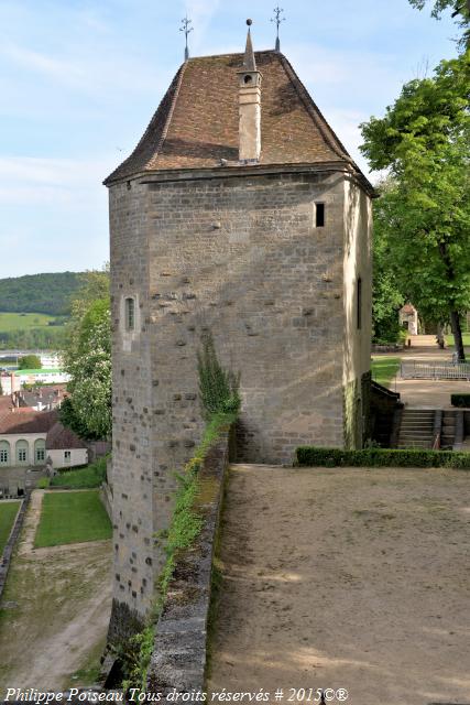 Tour Saint-Louis de Montbard un beau patrimoine