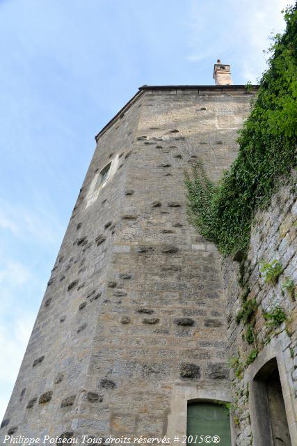 Tour Saint-Louis de Montbard un beau patrimoine